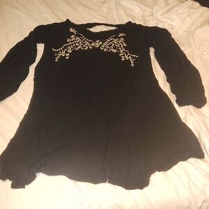 Long Open-sleeved Peplum Top With Embroidery In The Front. SIZE XXL